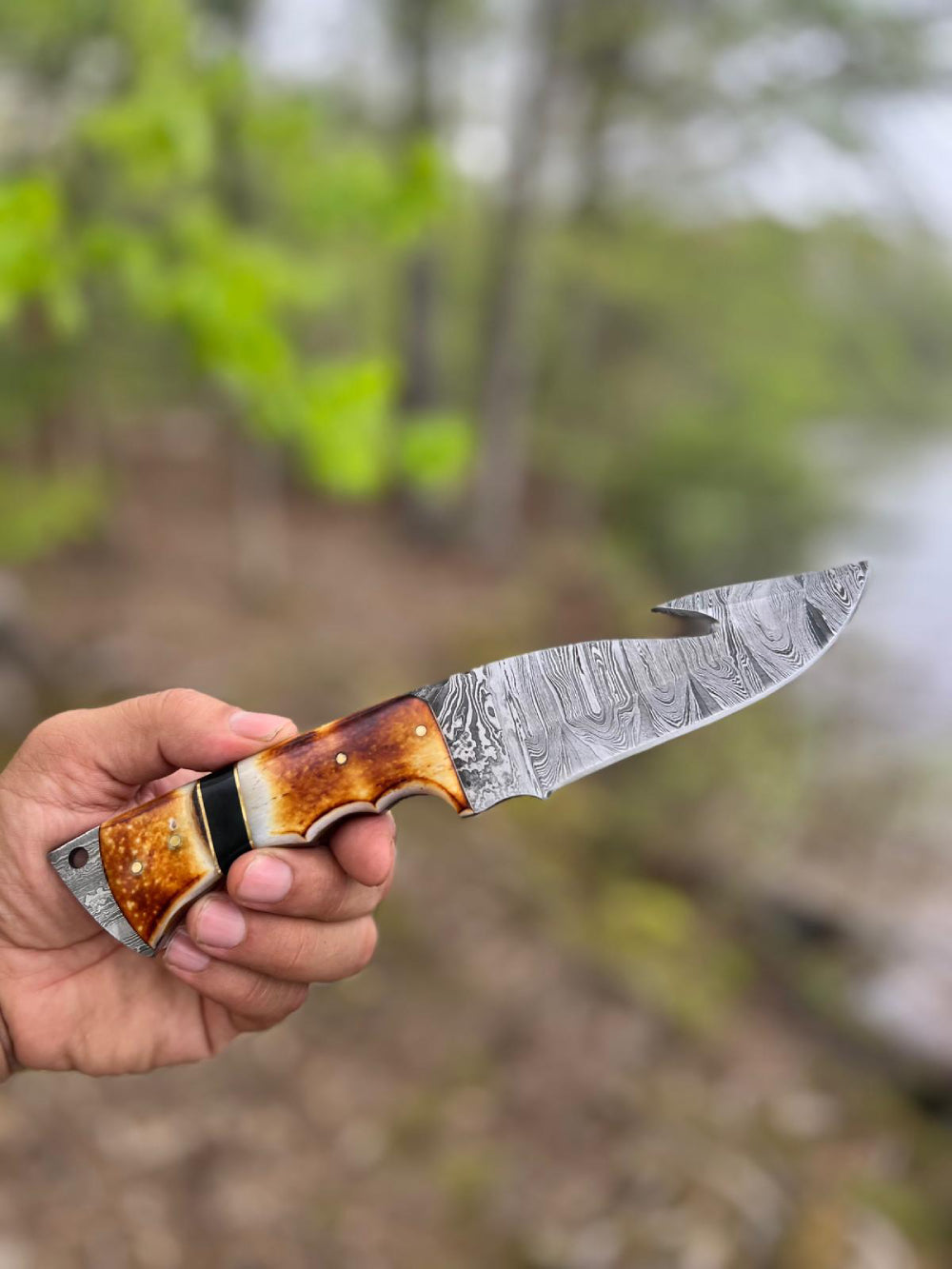 Damascus Gut Hook Knife – Amber Horn Handle with Leather Sheath