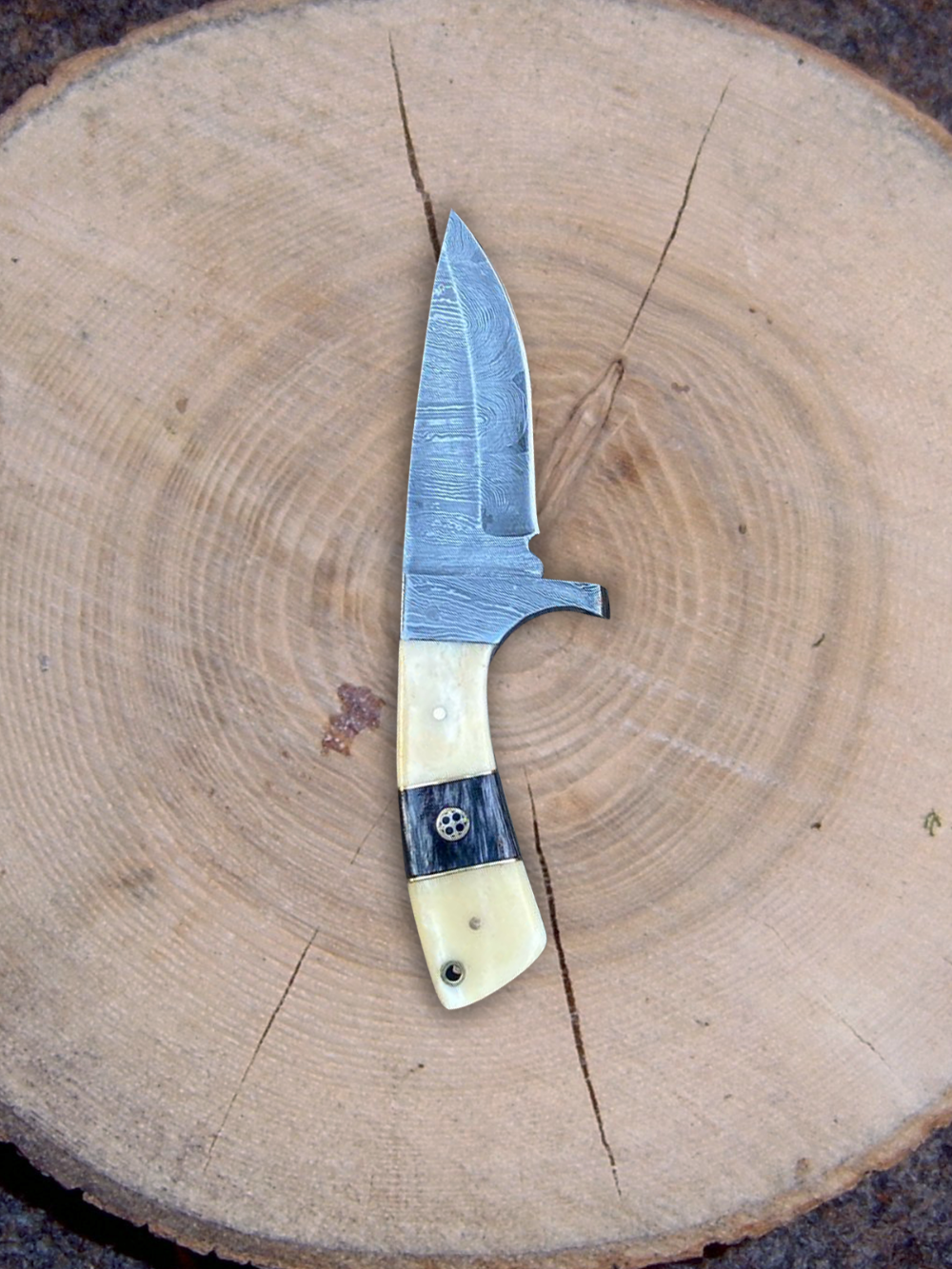 Damascus Steel Hunting Knife with Bone Handle – Precision Cutting Tool