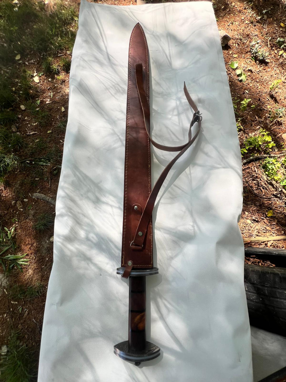 Damascus Short Sword – Pakkawood Handle & Leather SheathSheath