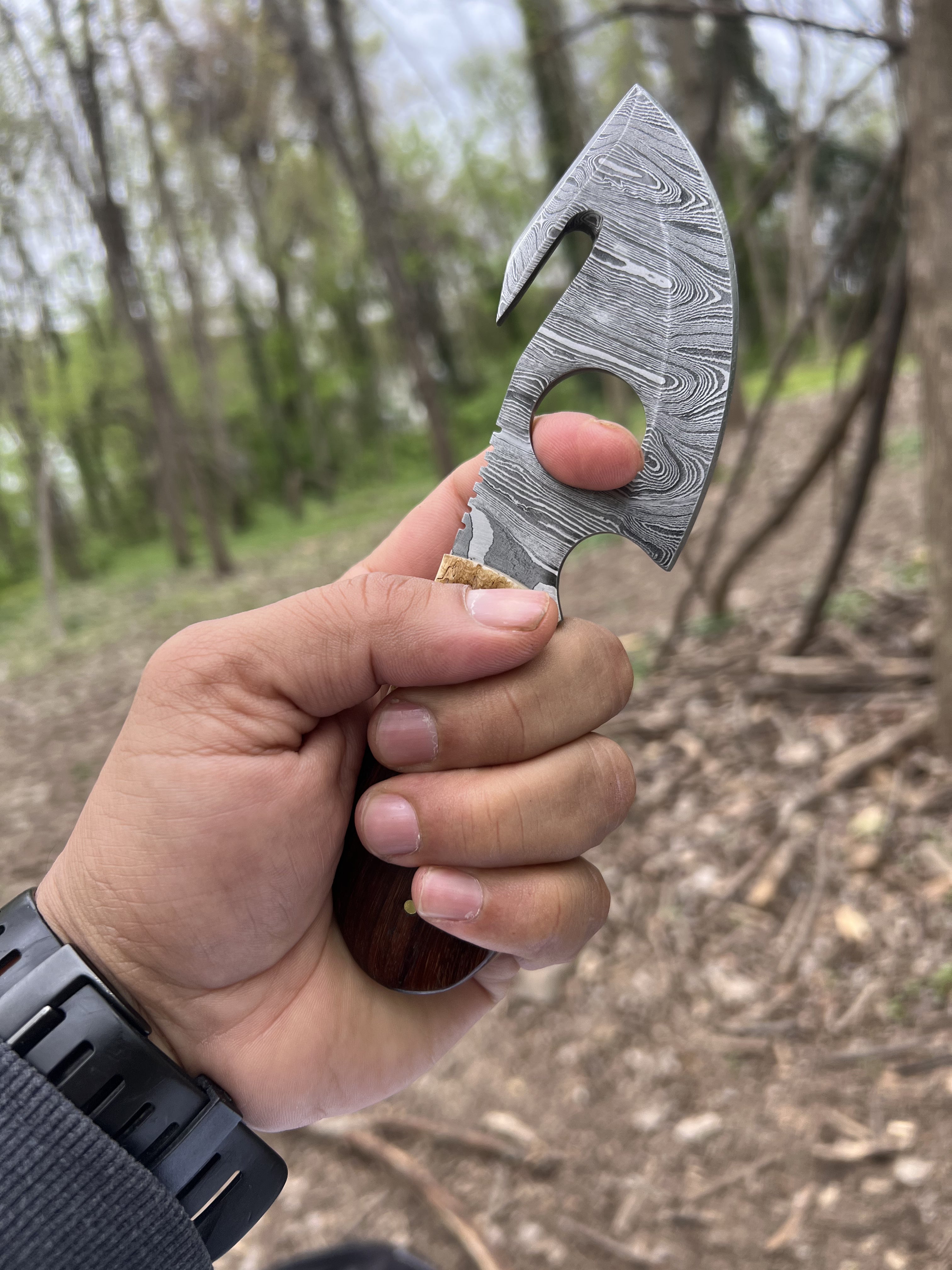 Damascus Steel Gut Hook Knife – Handmade Hunting Blade