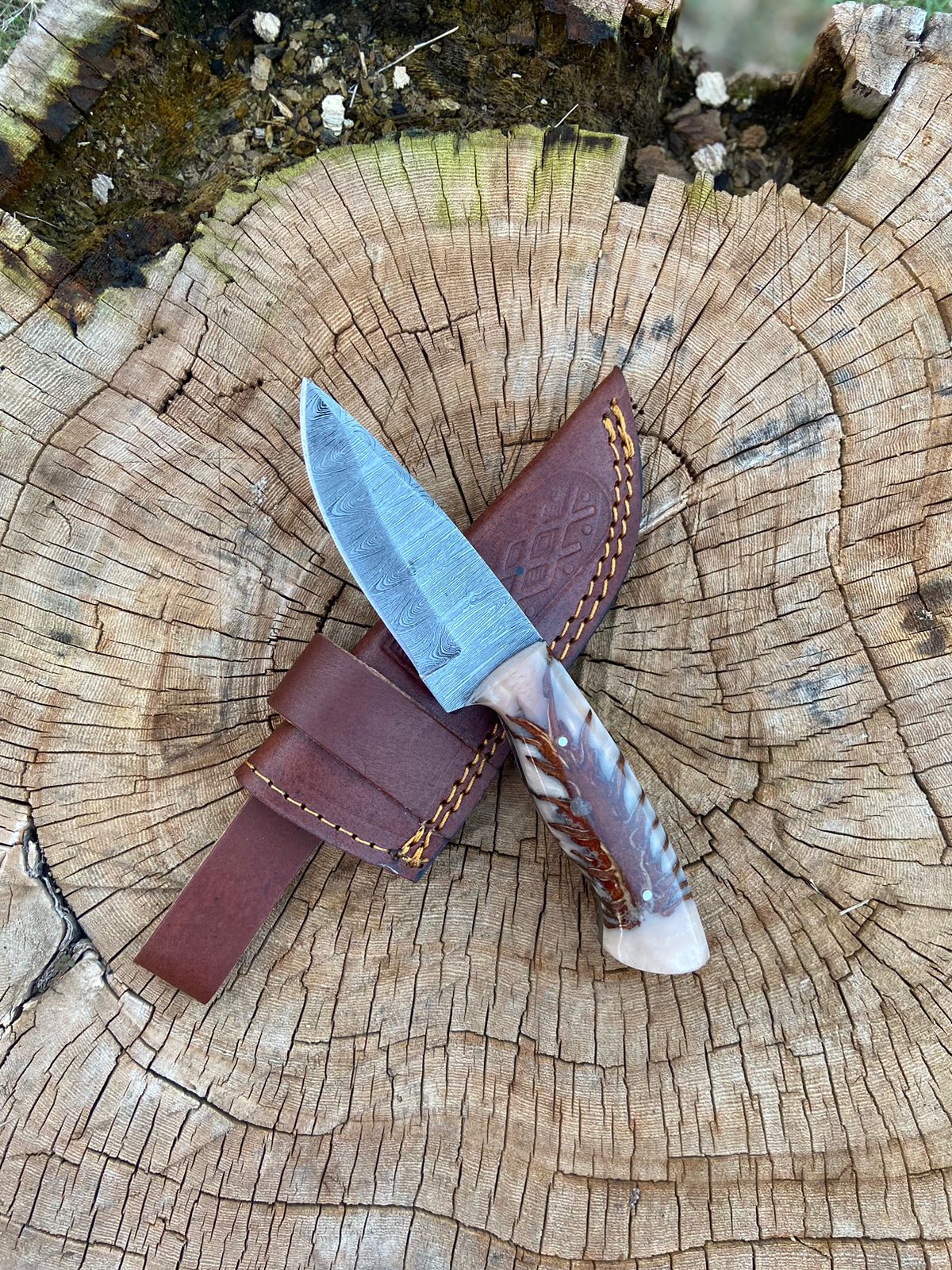 Ornate Damascus Steel Hunting Knife with Leather Sheath
